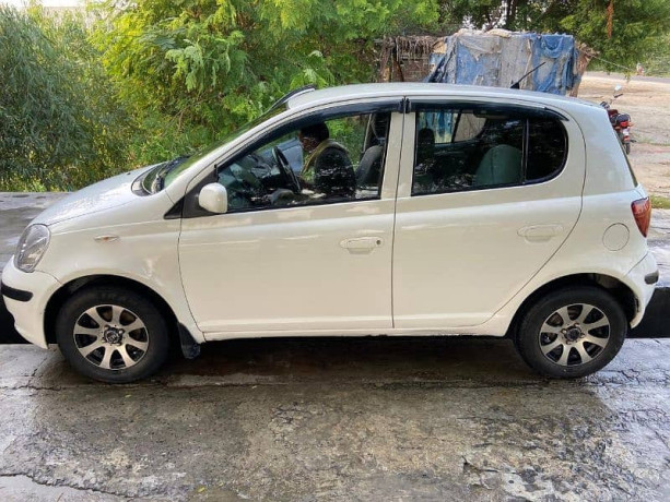 toyota-vitz-2003-big-0