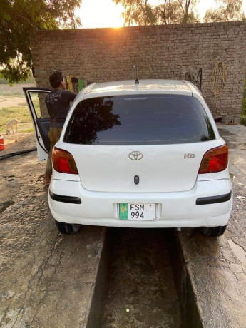 toyota-vitz-2003-big-2