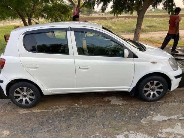 toyota-vitz-2003-big-3