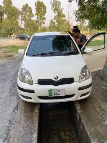 toyota-vitz-2003-big-4