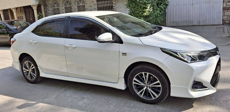 toyota-corolla-altis-2021-x-16-automatic-brand-new-big-2