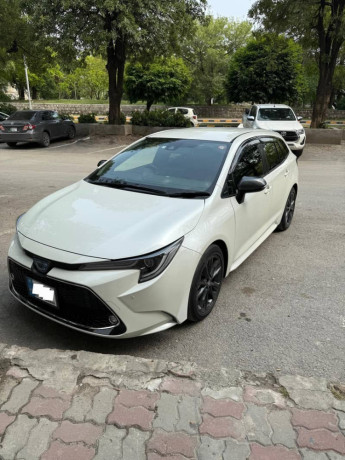 toyota-corolla-touring-hybrid-wxb-2021-big-1