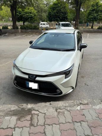 toyota-corolla-touring-hybrid-wxb-2021-big-0