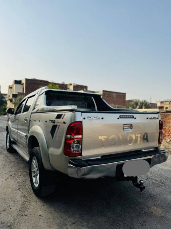 toyota-hilux-2012-big-12