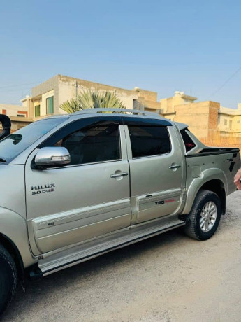 toyota-hilux-2012-big-15
