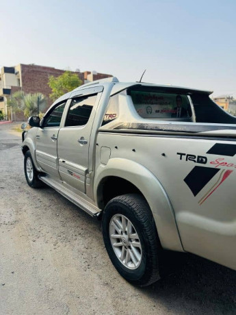 toyota-hilux-2012-big-7