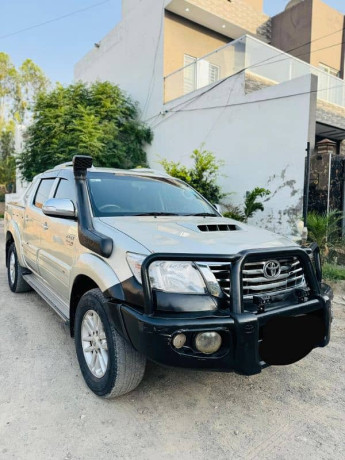 toyota-hilux-2012-big-2