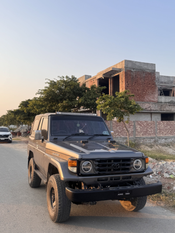 toyota-land-cruiser-rkr-1989-big-0