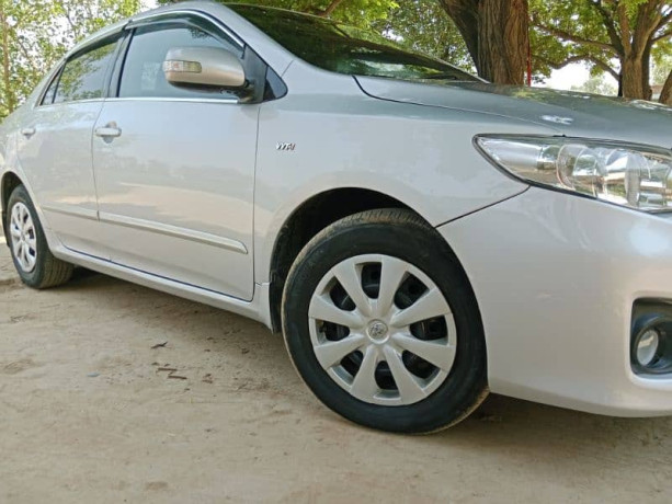 lush-condition-toyota-corolla-gli-2011-big-2
