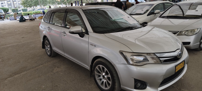 toyota-fielder-hybrid-2015-big-1