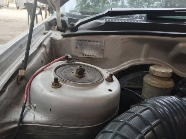 suzuki-baleno-2005-big-6