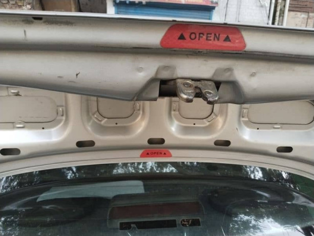 suzuki-baleno-2005-big-3