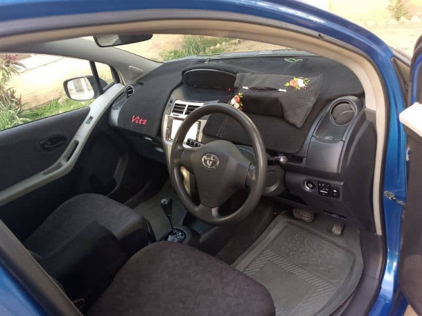 toyota-vitz-2007-big-17
