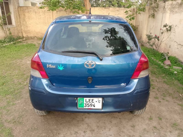 toyota-vitz-2007-big-13