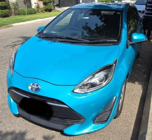 toyota-auqa-hybrid-big-7