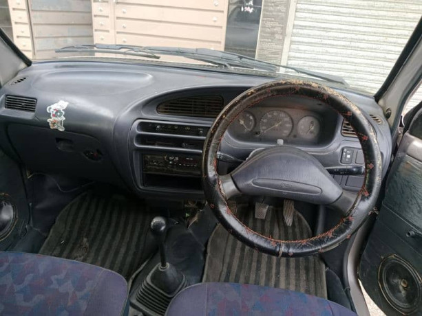 daihatsu-cuore-2005-big-11