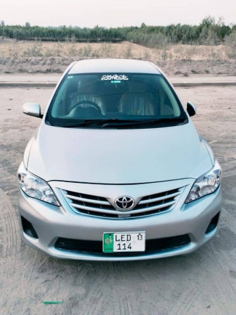 toyota-corolla-gli-2013-big-10