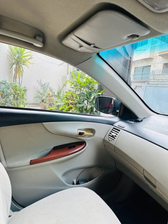 toyota-corolla-altis-2012-big-10