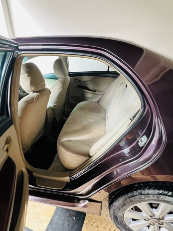 toyota-corolla-altis-2012-big-9
