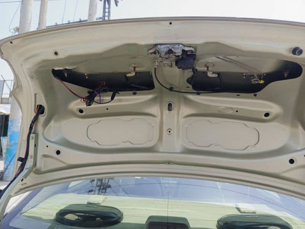 toyota-belta-2007-big-13