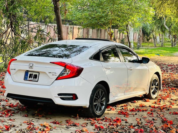honda-civic-oriel-18-2021-full-option-ug-big-3