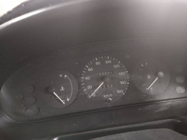 mazda-323-1995-big-11