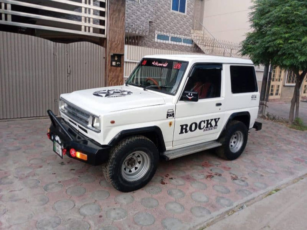 daihatsu-rocky-1989-big-3