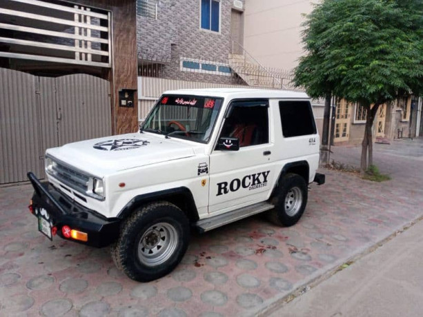 daihatsu-rocky-1989-big-2