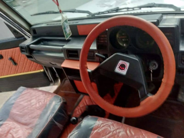 daihatsu-rocky-1989-big-8