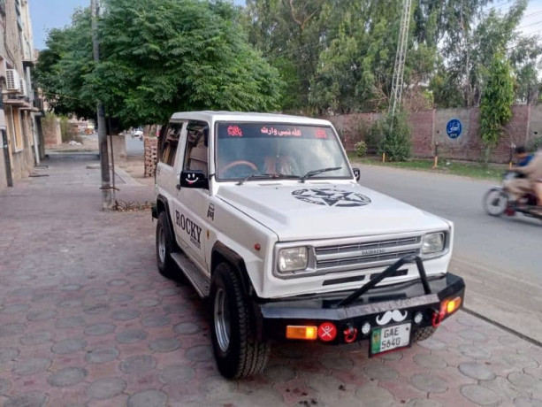daihatsu-rocky-1989-big-13