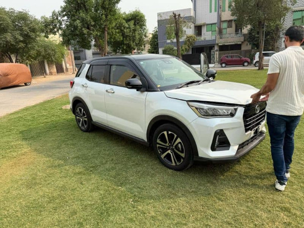 daihatsu-rocky-premium-2020-model-fresh-import-big-3