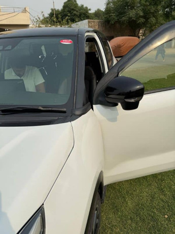 daihatsu-rocky-premium-2020-model-fresh-import-big-5