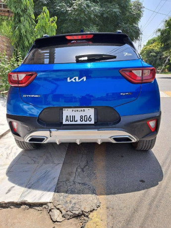 kia-stonic-2021-big-2