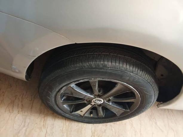 toyota-belta-2007-big-5