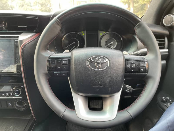 toyota-fortuner-legender-2022-big-7