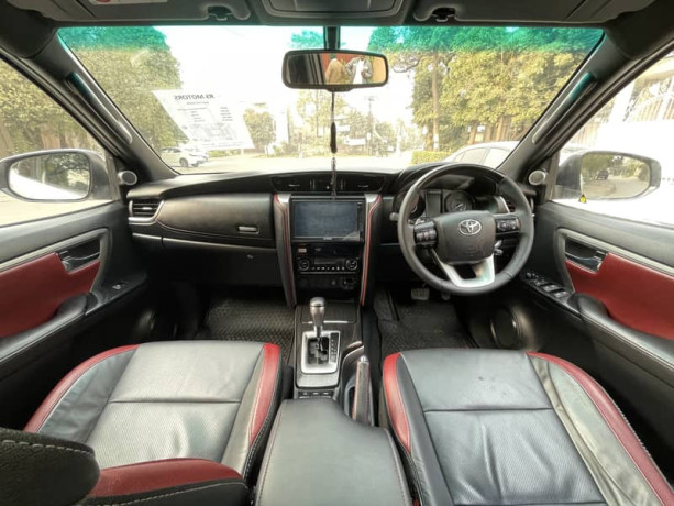 toyota-fortuner-legender-2022-big-6