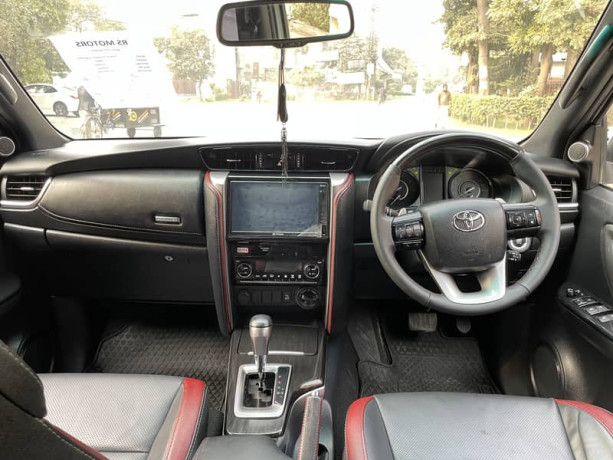 toyota-fortuner-legender-2022-big-5