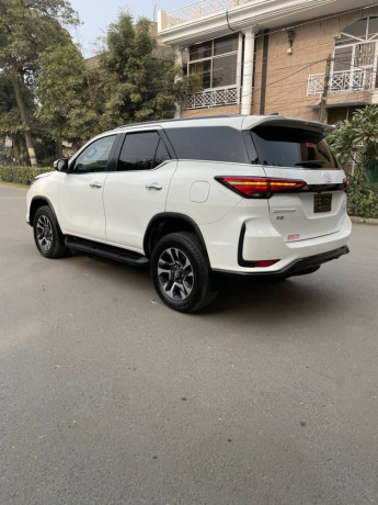toyota-fortuner-legender-2022-big-15