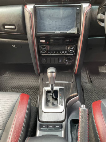 toyota-fortuner-legender-2022-big-10