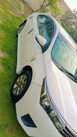 toyota-corolla-gli-2015-big-4