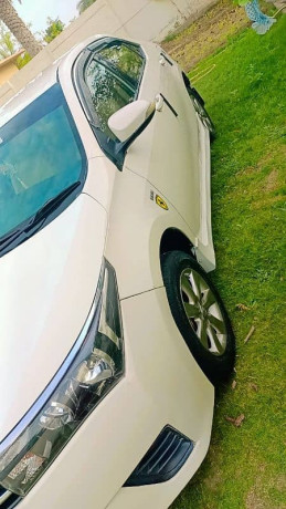 toyota-corolla-gli-2015-big-0
