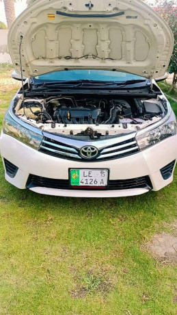 toyota-corolla-gli-2015-big-9