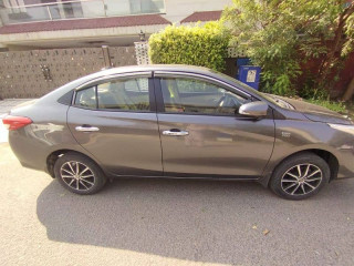 toyota-yaris-15-ativ-x-cvt-2021
