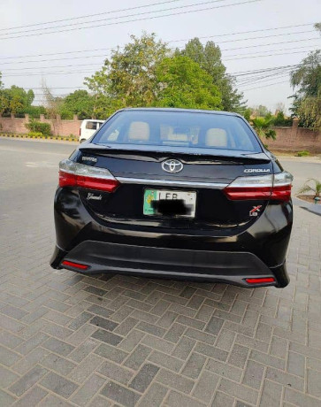 toyota-corolla-gli-20142016-big-1