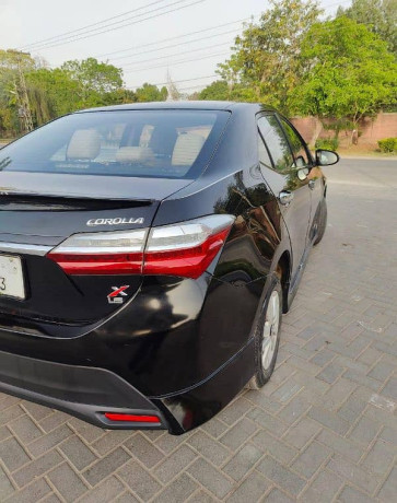 toyota-corolla-gli-20142016-big-0