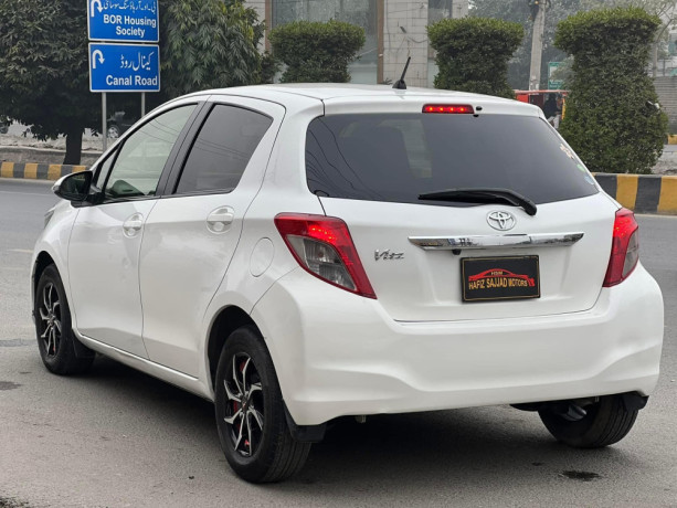 toyota-vitz-f-10-big-6