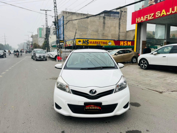 toyota-vitz-f-10-big-0