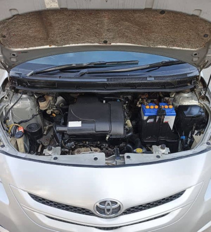 toyota-belta-2006-big-11