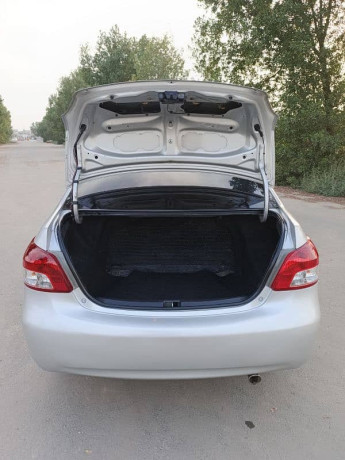 toyota-belta-2006-big-12