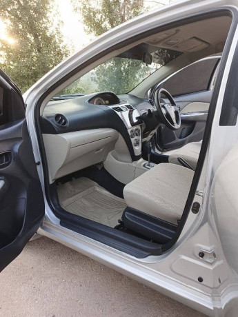 toyota-belta-2006-big-10